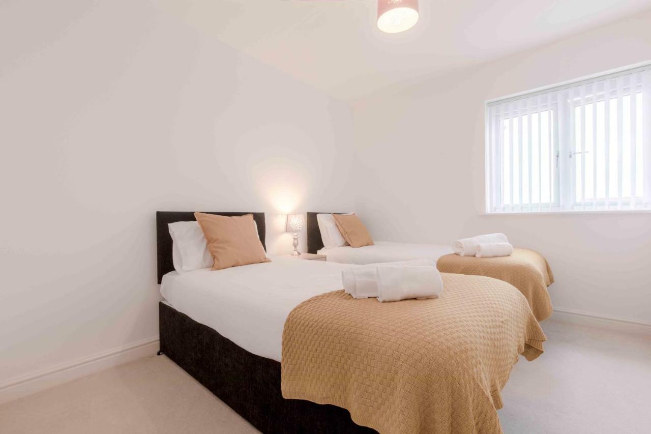 The Penthouse @ Waterside Grange Apartamento Slough Exterior foto